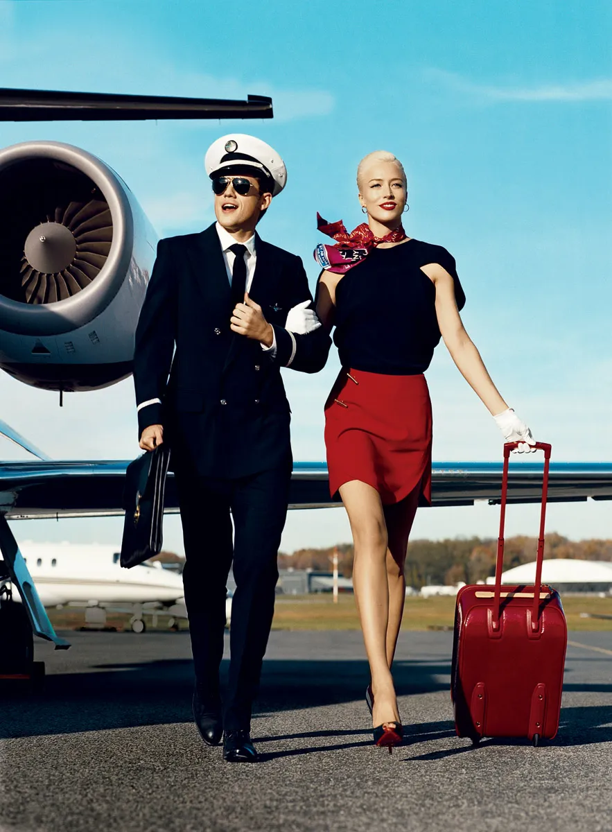 holding-travel-tips_121316129280
